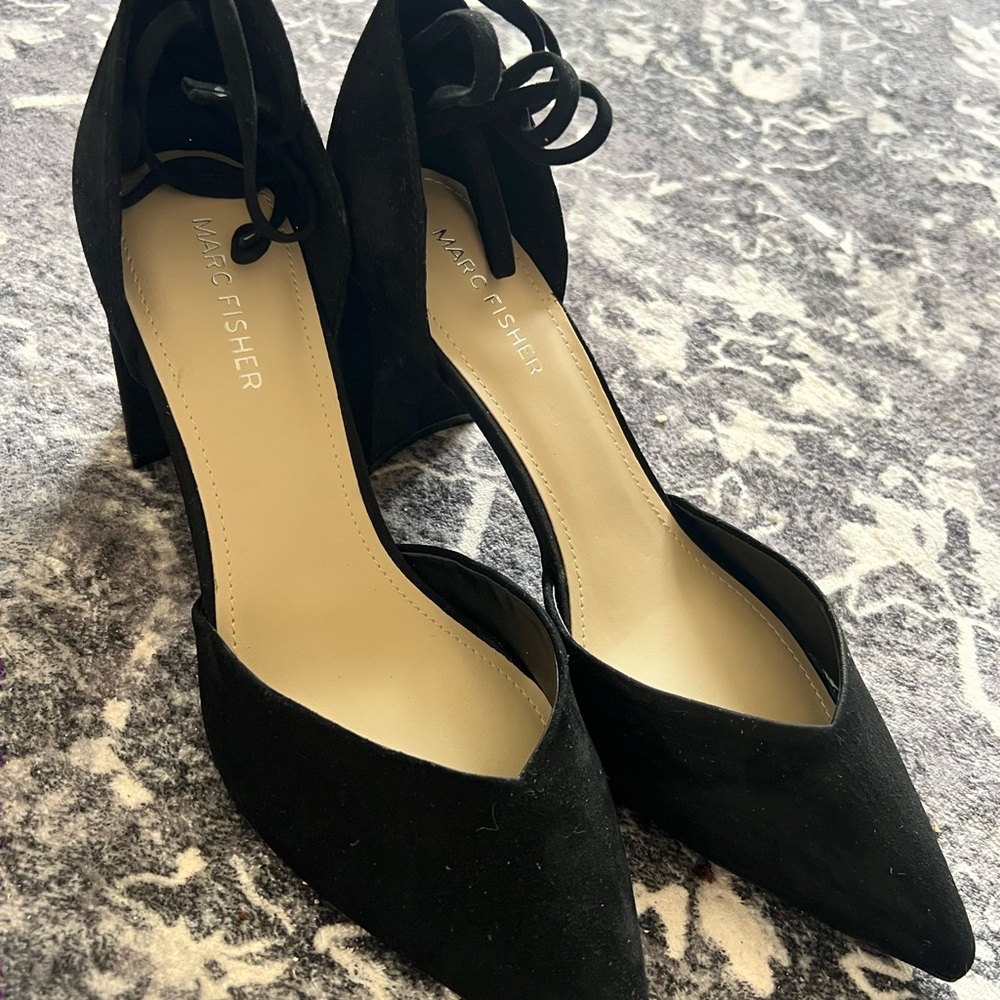 Marc Fisher Black Heels Elegant Design